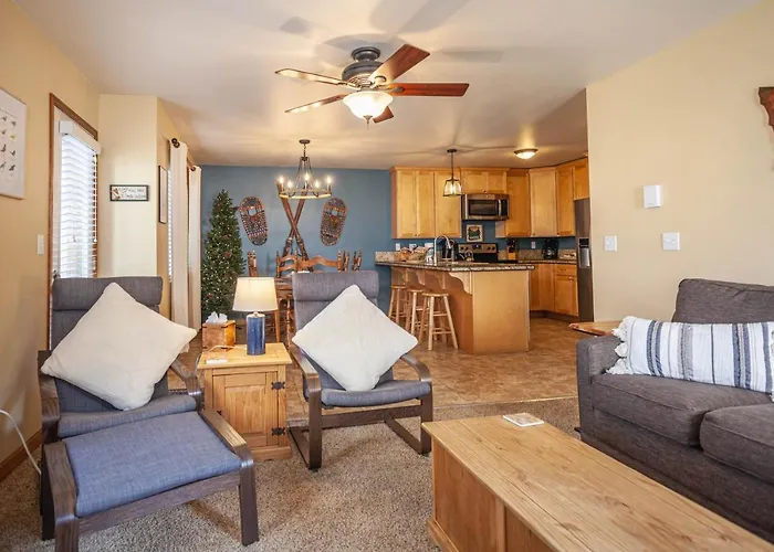 Das Bavarian Condo, 5 Star Ground Floor Unit, Walk To Town, Sleeps 6