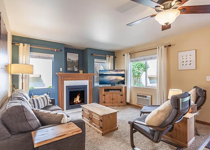 Das Bavarian Condo, 5 Star Ground Floor Unit, Walk To Town, Sleeps 6
