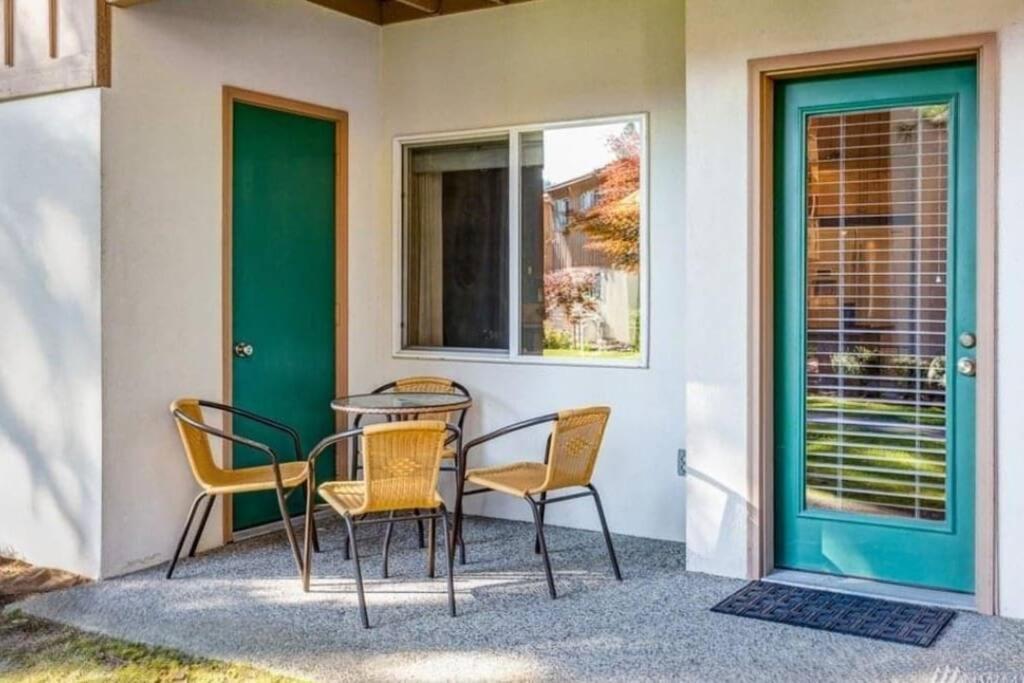 Bavarian Condo, 5 Star Ground Floor Unit, Walk To Town, Sleeps 6 Сasa de vacaciones