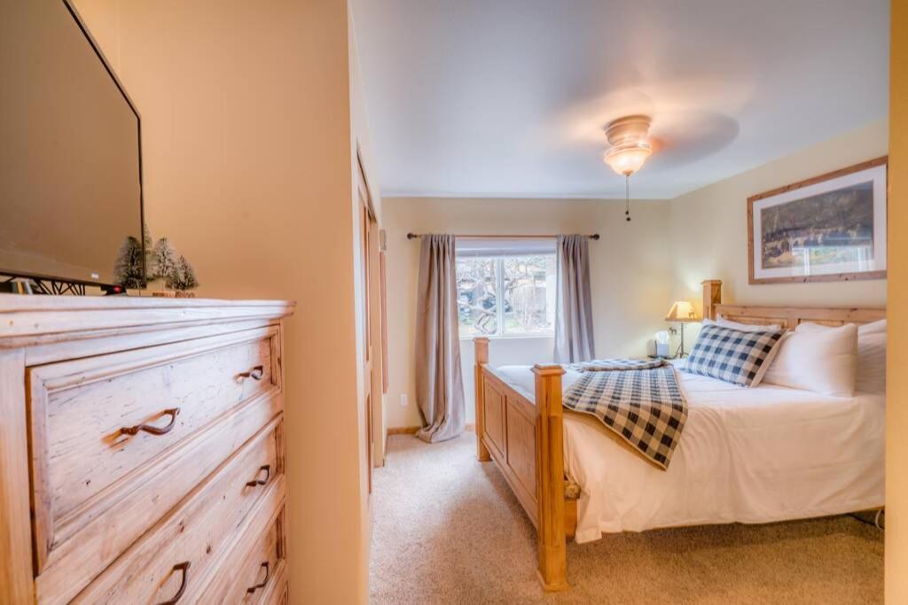 Сasa de vacaciones Bavarian Condo, 5 Star Ground Floor Unit, Walk To Town, Sleeps 6 Leavenworth