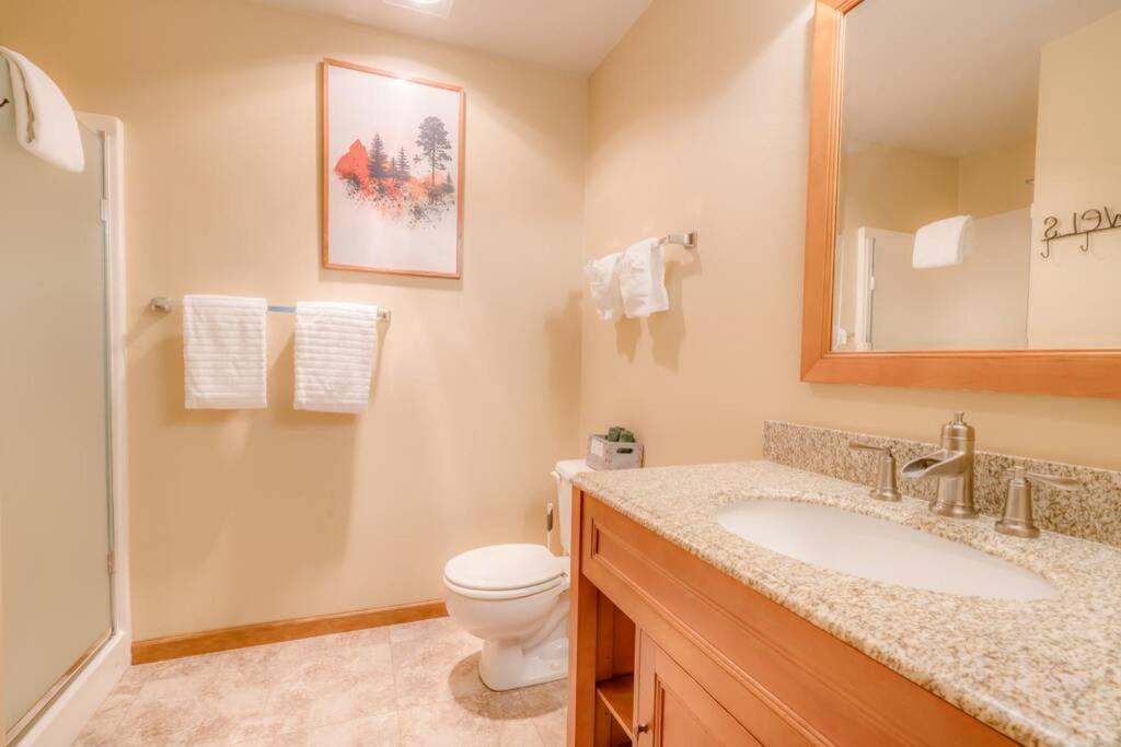 Bavarian Condo, 5 Star Ground Floor Unit, Walk To Town, Sleeps 6 Сasa de vacaciones